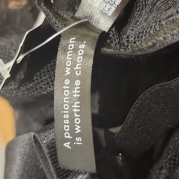 Torrid  Lacy Bondage Bodysuit with Neck Harness in Rich Black​ NWT sz 2 - Picture 10 of 14